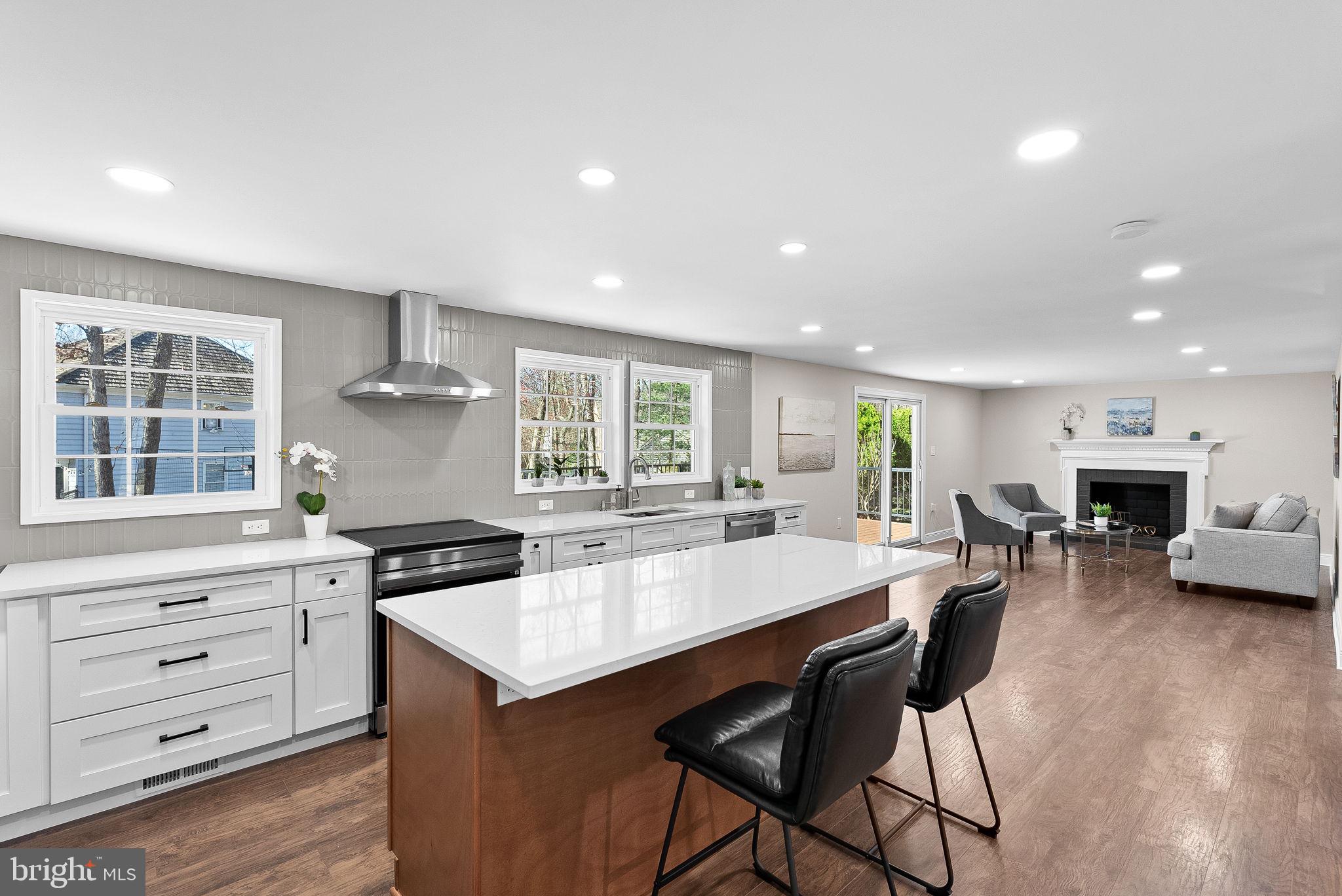 FOX MILL ESTATES - Residential