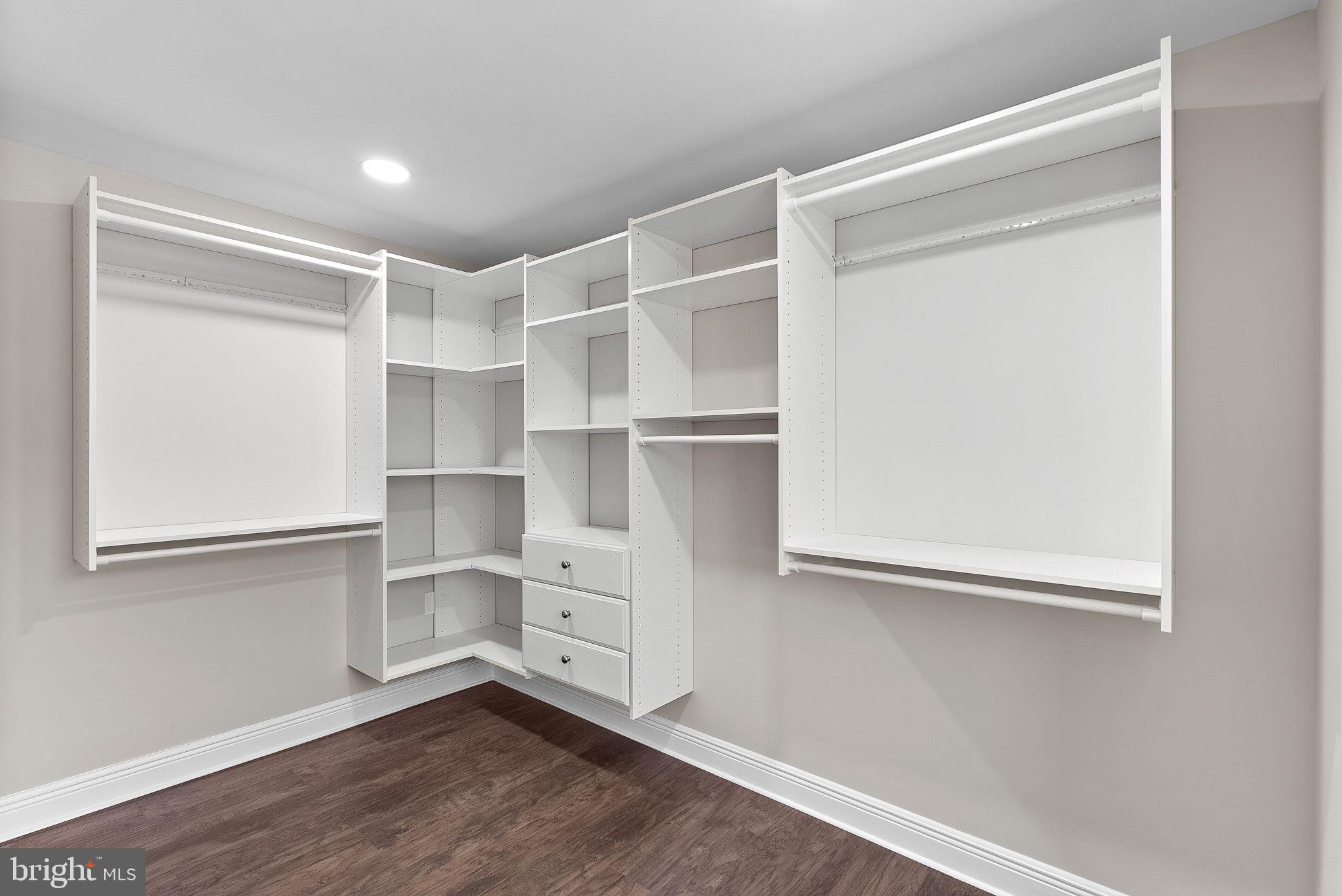 FOX MILL ESTATES - Residential