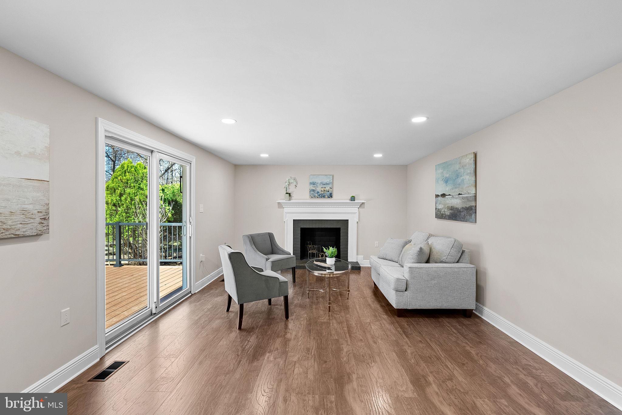 FOX MILL ESTATES - Residential