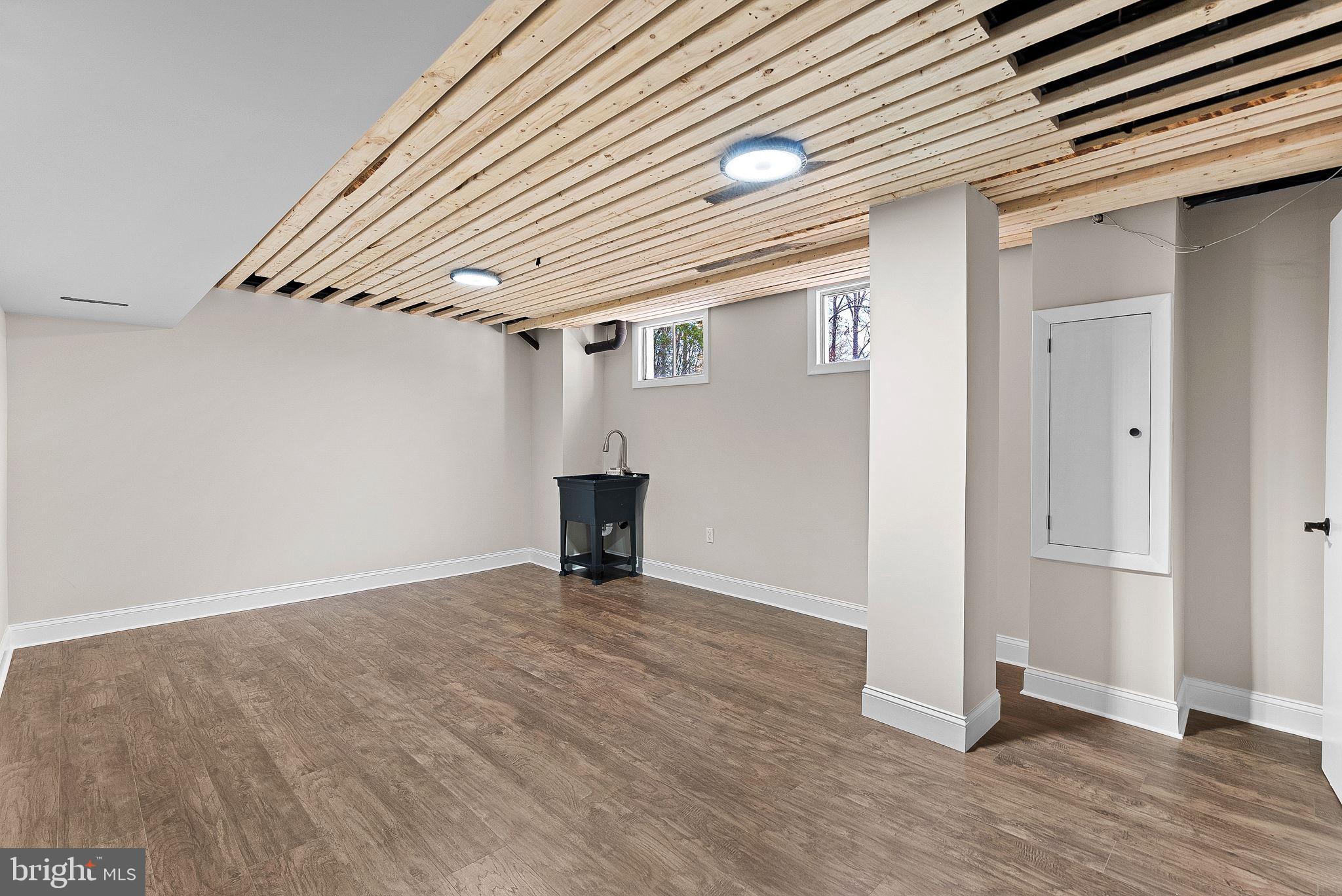 FOX MILL ESTATES - Residential