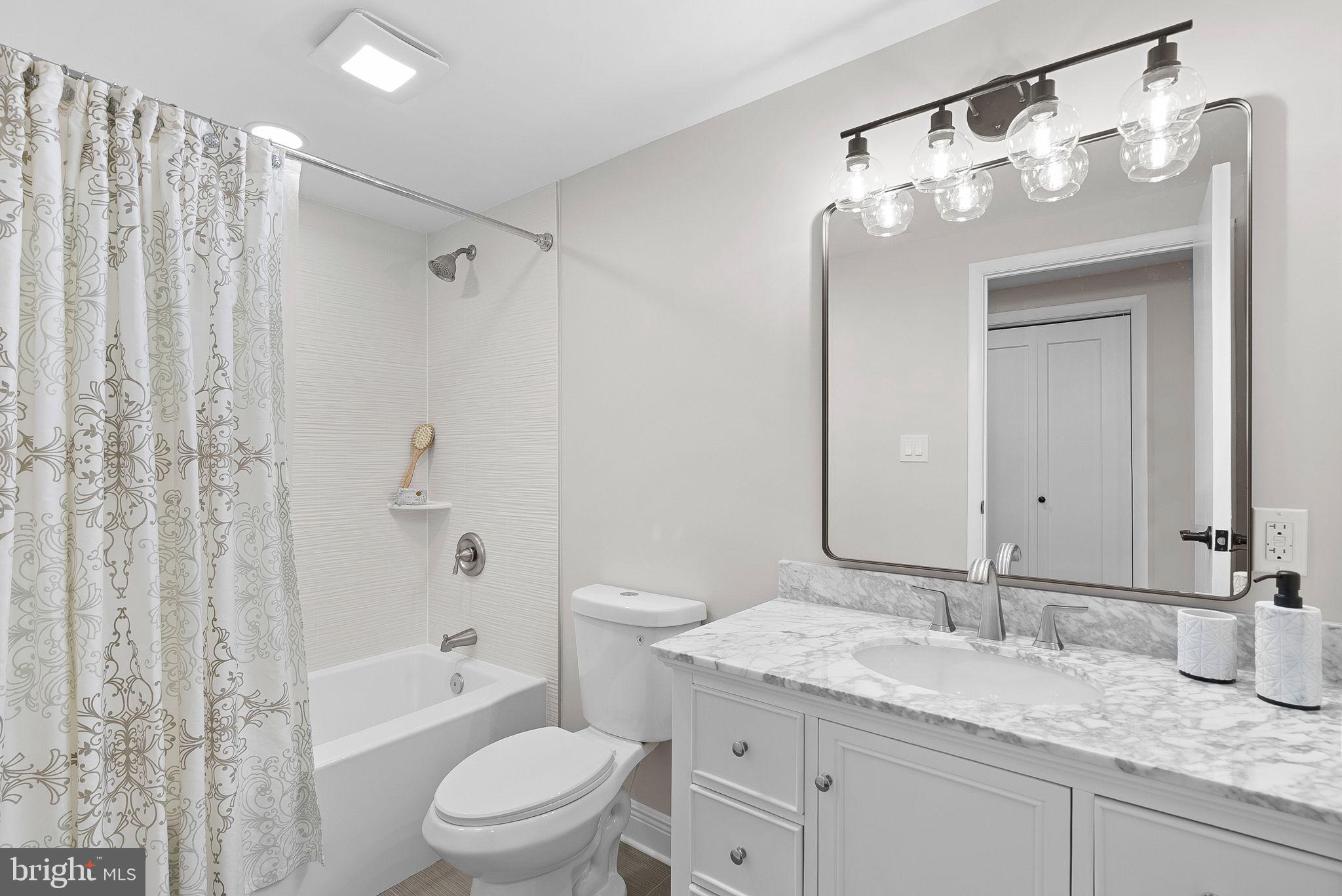 FOX MILL ESTATES - Residential