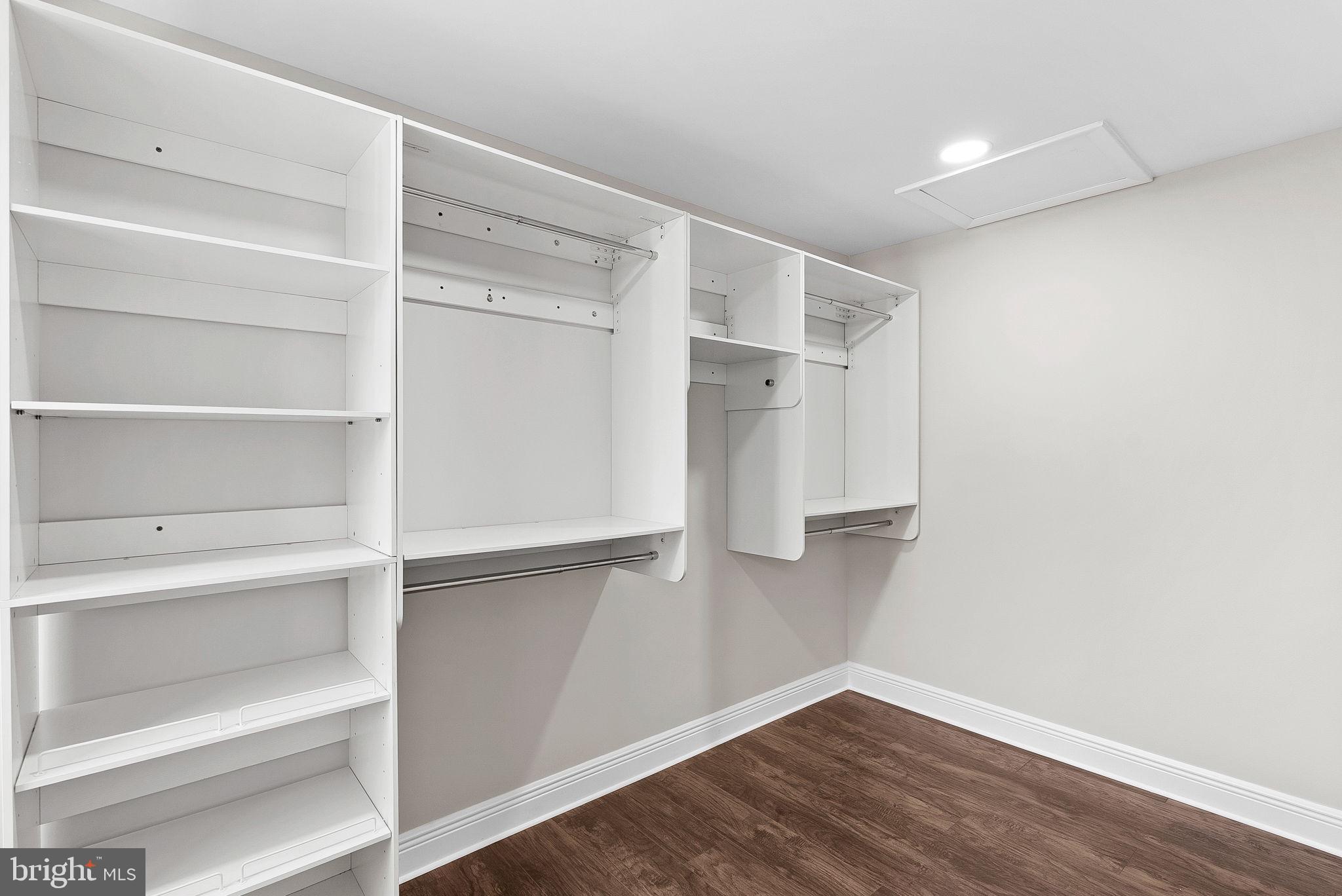 FOX MILL ESTATES - Residential