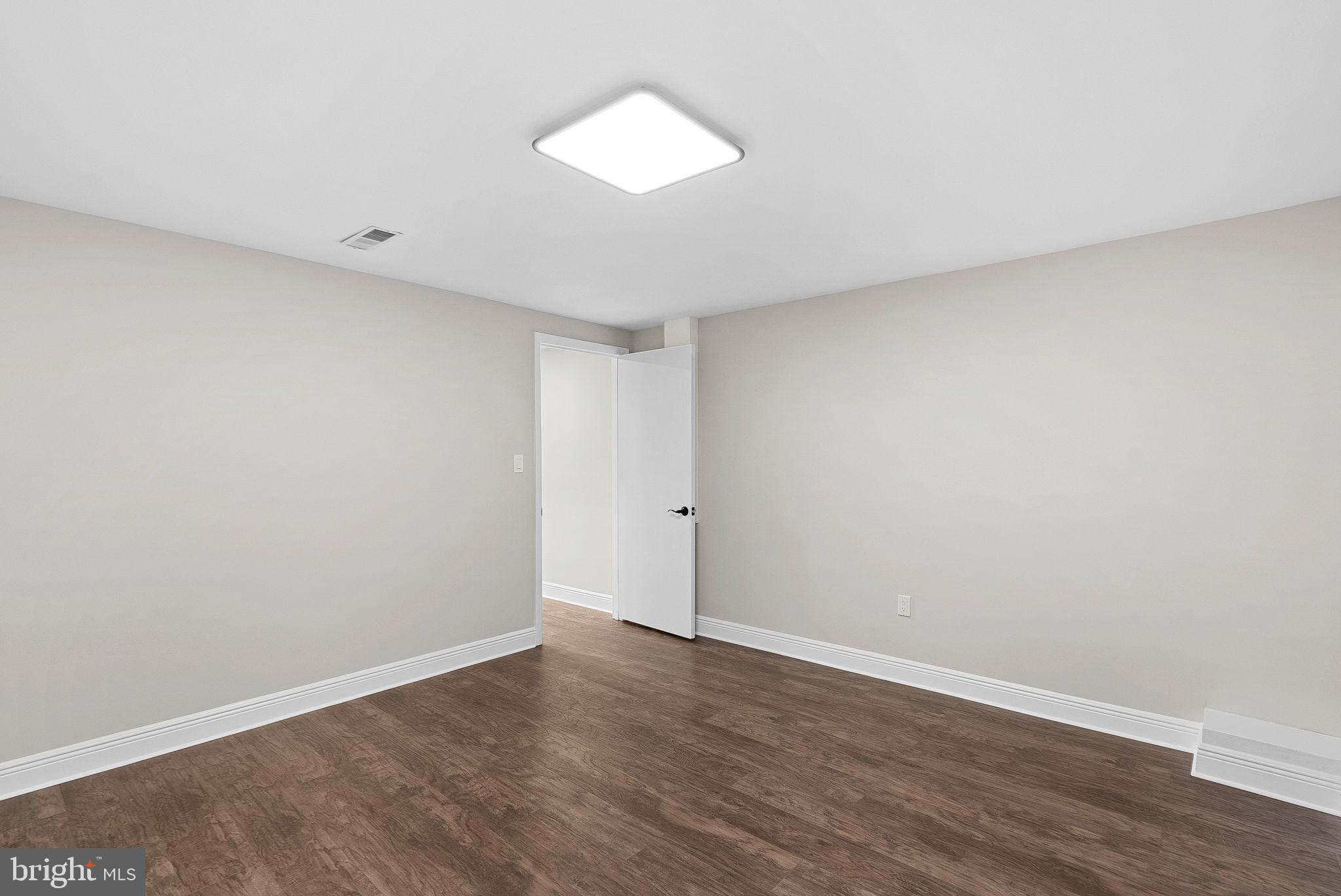 FOX MILL ESTATES - Residential