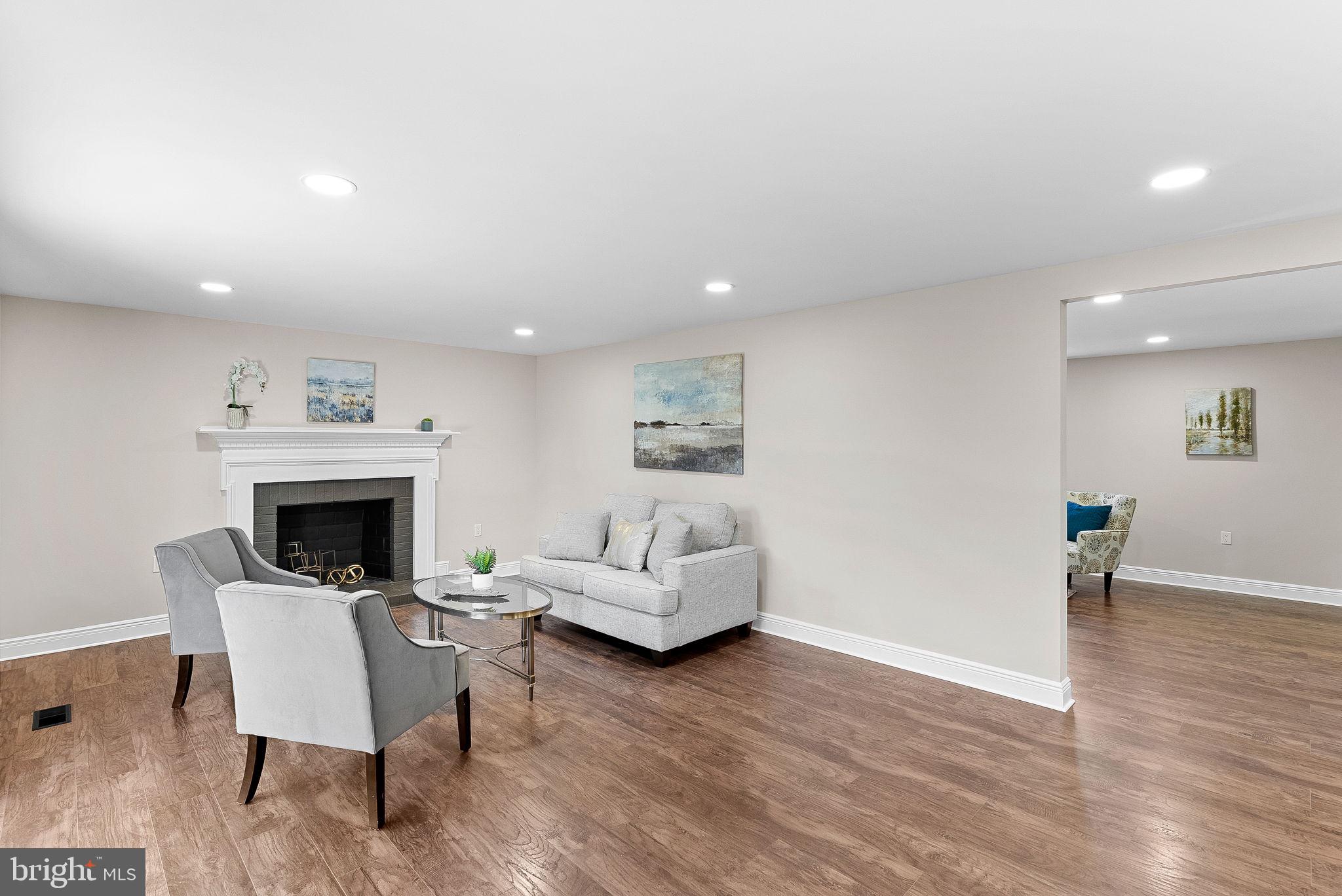 FOX MILL ESTATES - Residential