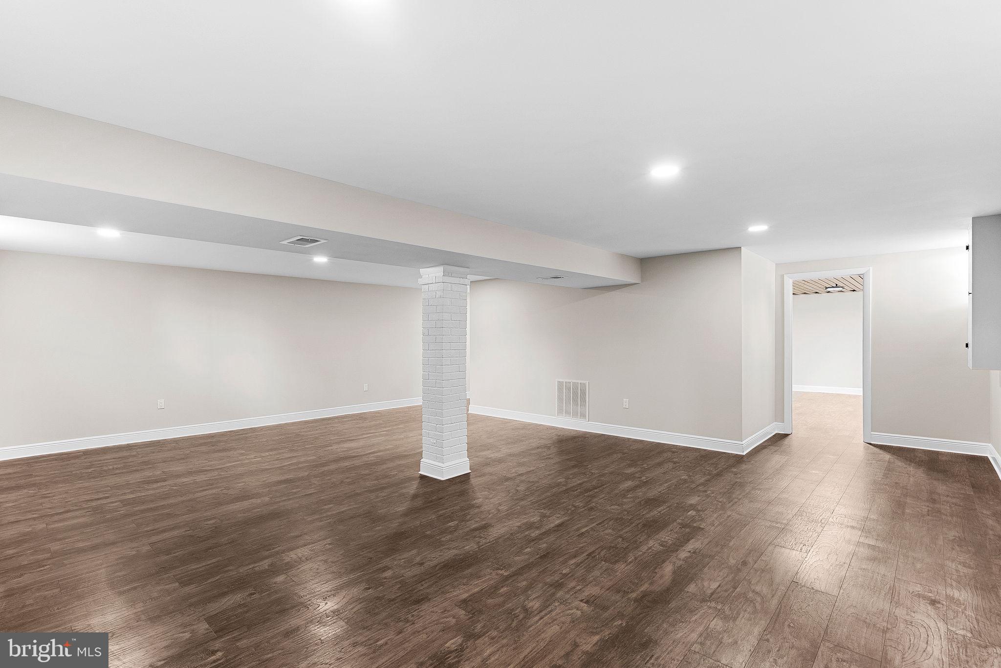 FOX MILL ESTATES - Residential