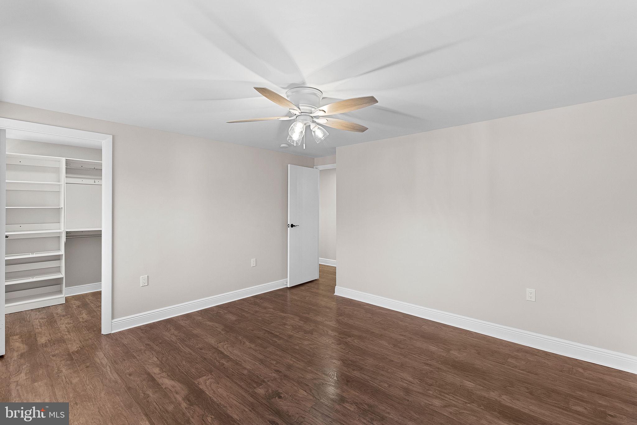 FOX MILL ESTATES - Residential