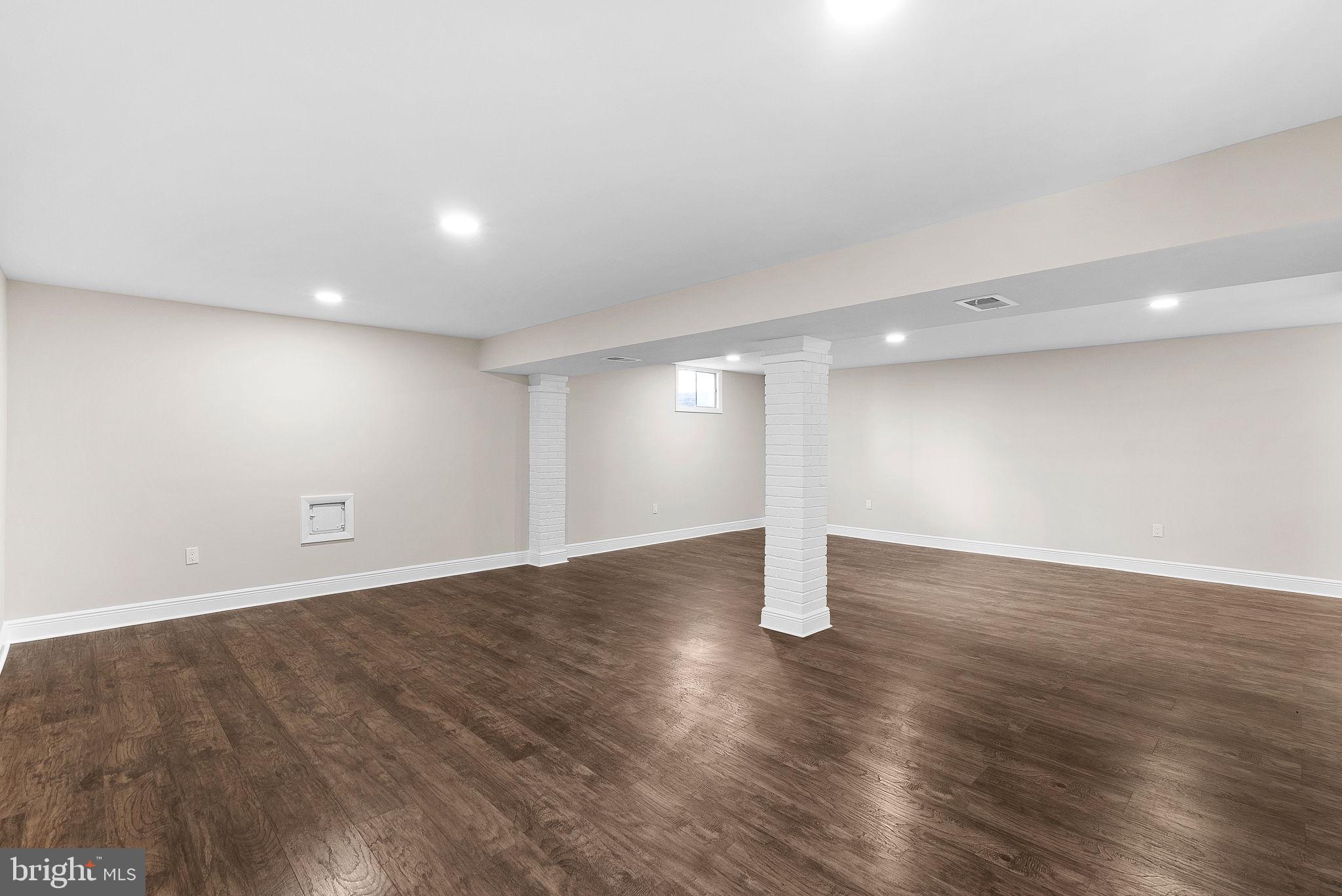 FOX MILL ESTATES - Residential