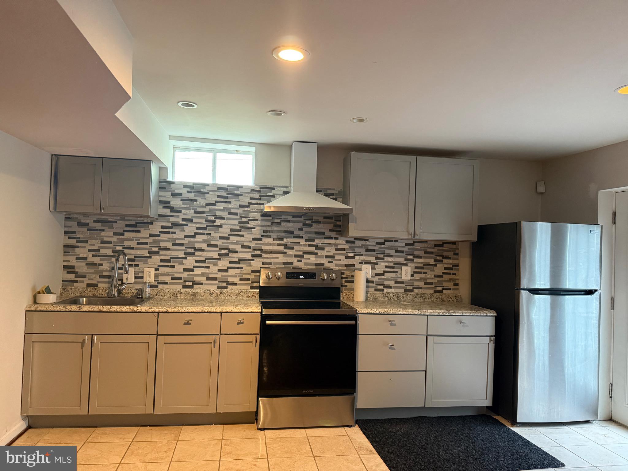 SWANS CREEK - Residential Lease