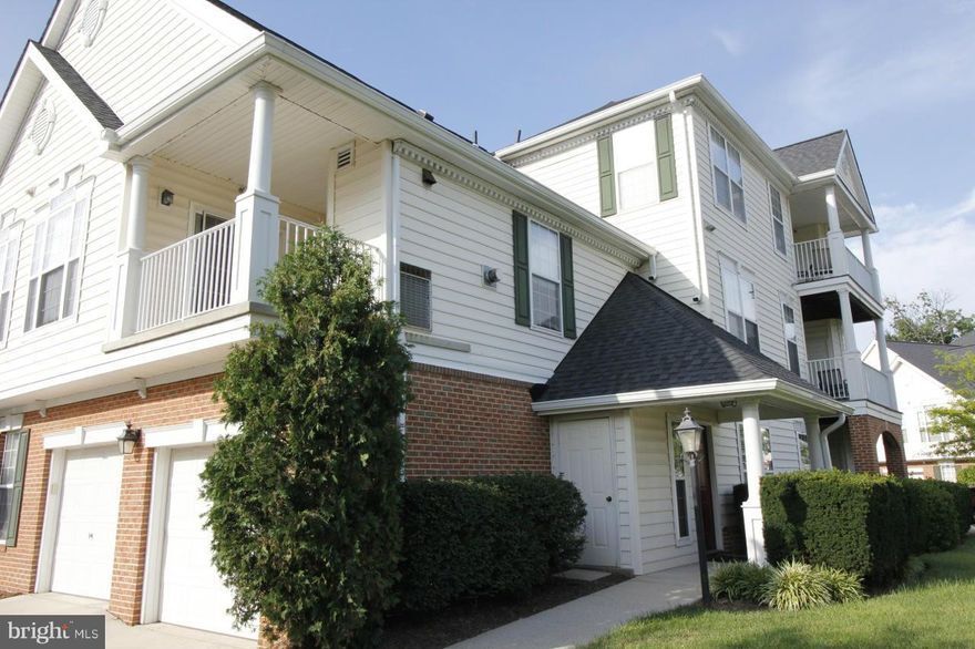 Great 2 Bedroom Condo! 42" Cabinets in Kitchen -perfect for the Chef. French Doors open to Master Bedroom. Gas Fireplace. Separate Dining & Living areas. Dining area opens to covered Porch. Driveway/Private Garage. Short walk to grocery store, shopping, restaurants. Recent hot water heater, washer & dryer. Commuter Bus Park & Ride lot to Wielhe-Reston East Metro station. Close to Fair Lakes Mall.