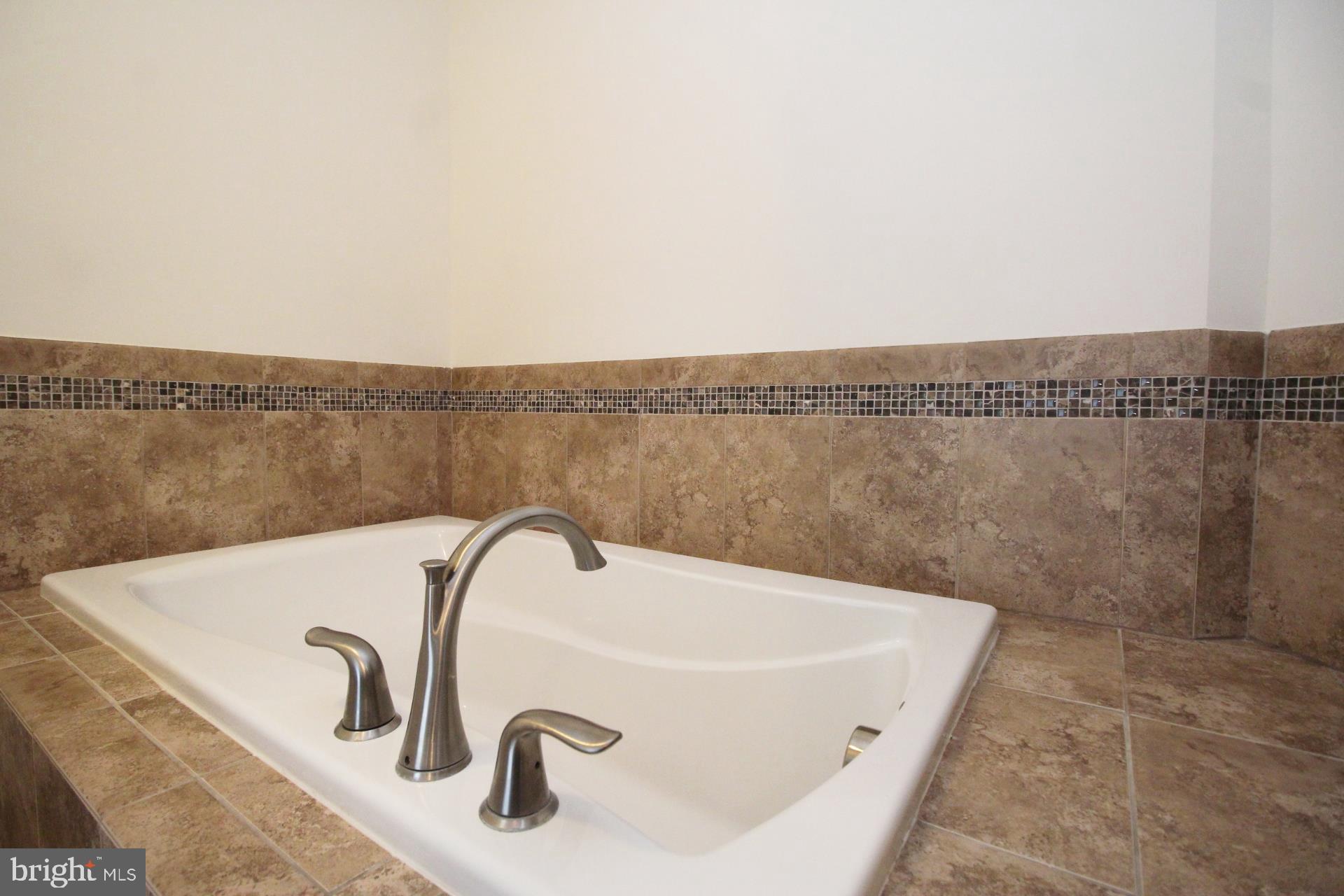 BRAMBLETON OVERLOOK - Residential Lease