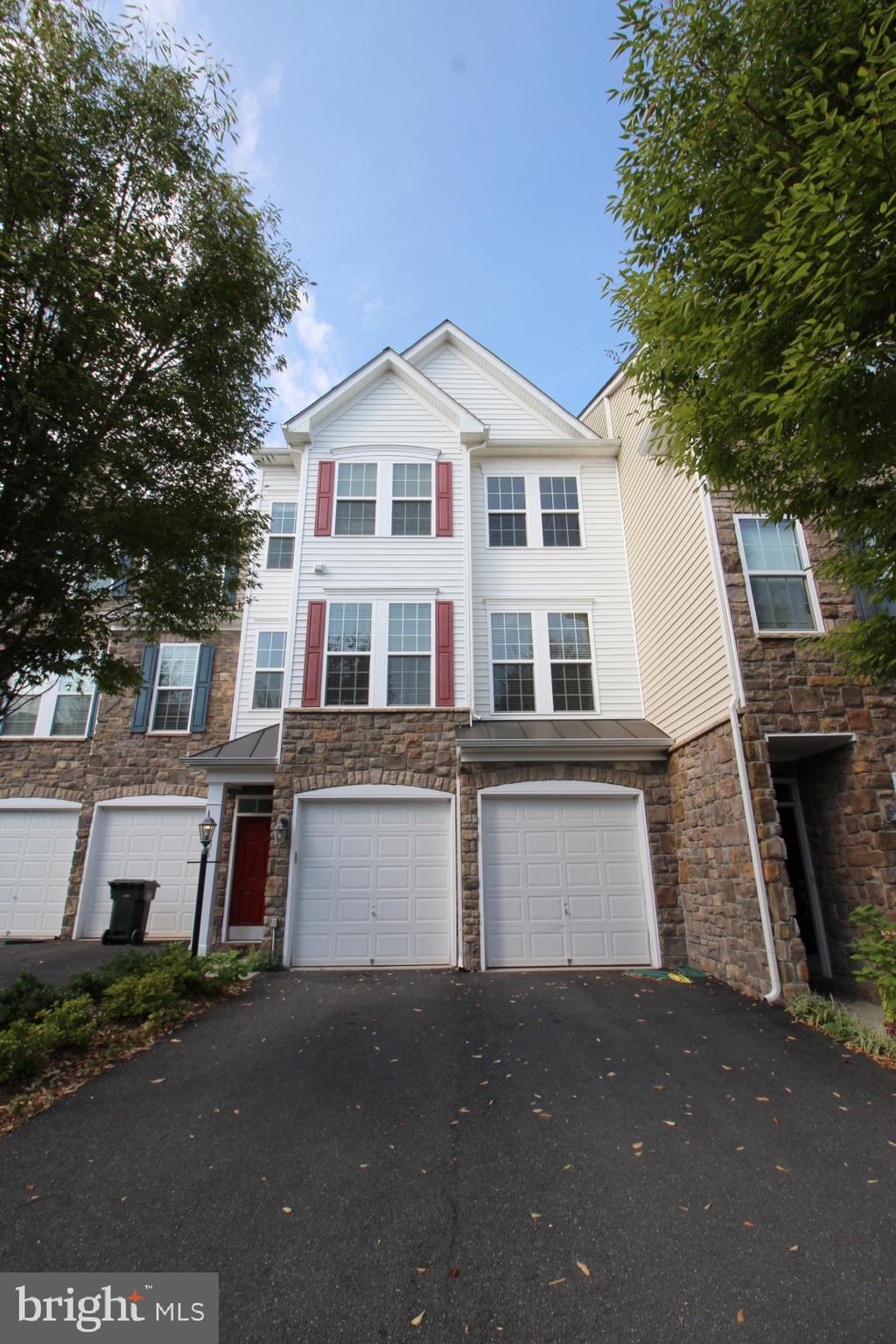 BRAMBLETON OVERLOOK - Residential Lease