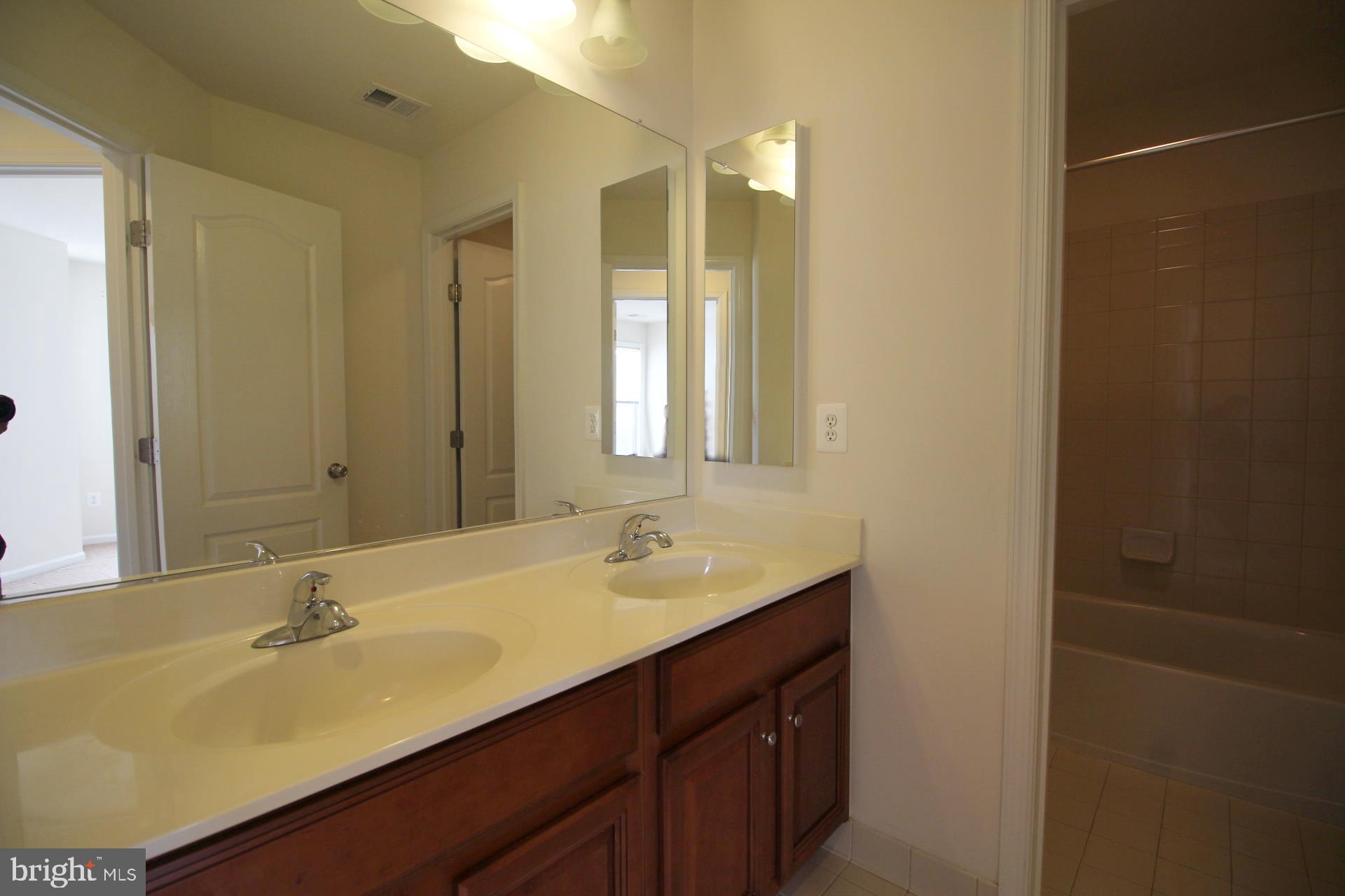 BRAMBLETON OVERLOOK - Residential Lease