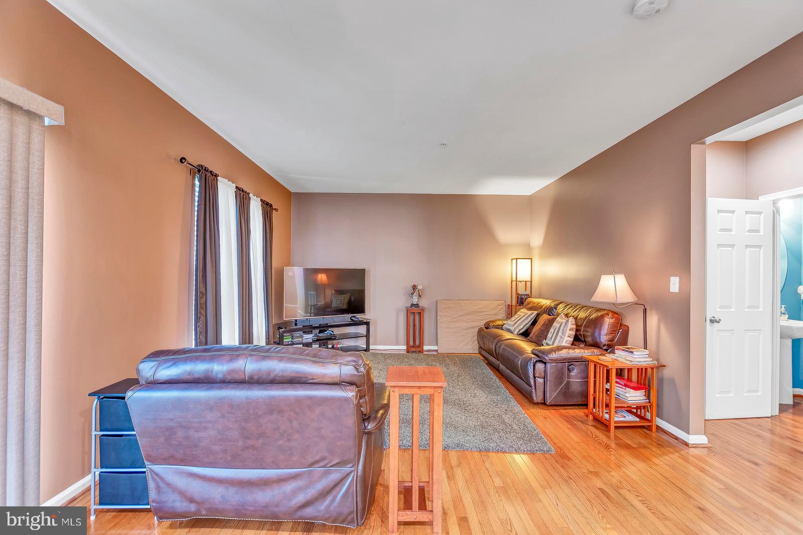 WESTBURY PUB - Residential