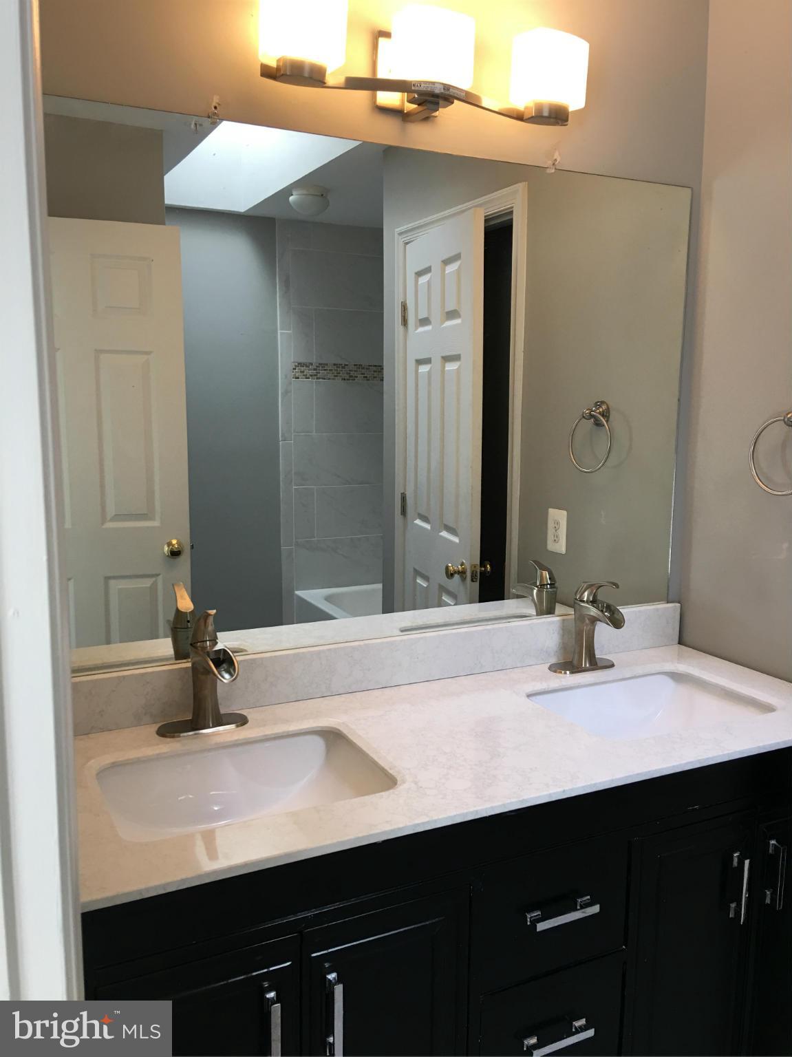 THE VILLAGES OF LYONSFIELD RUN - Residential