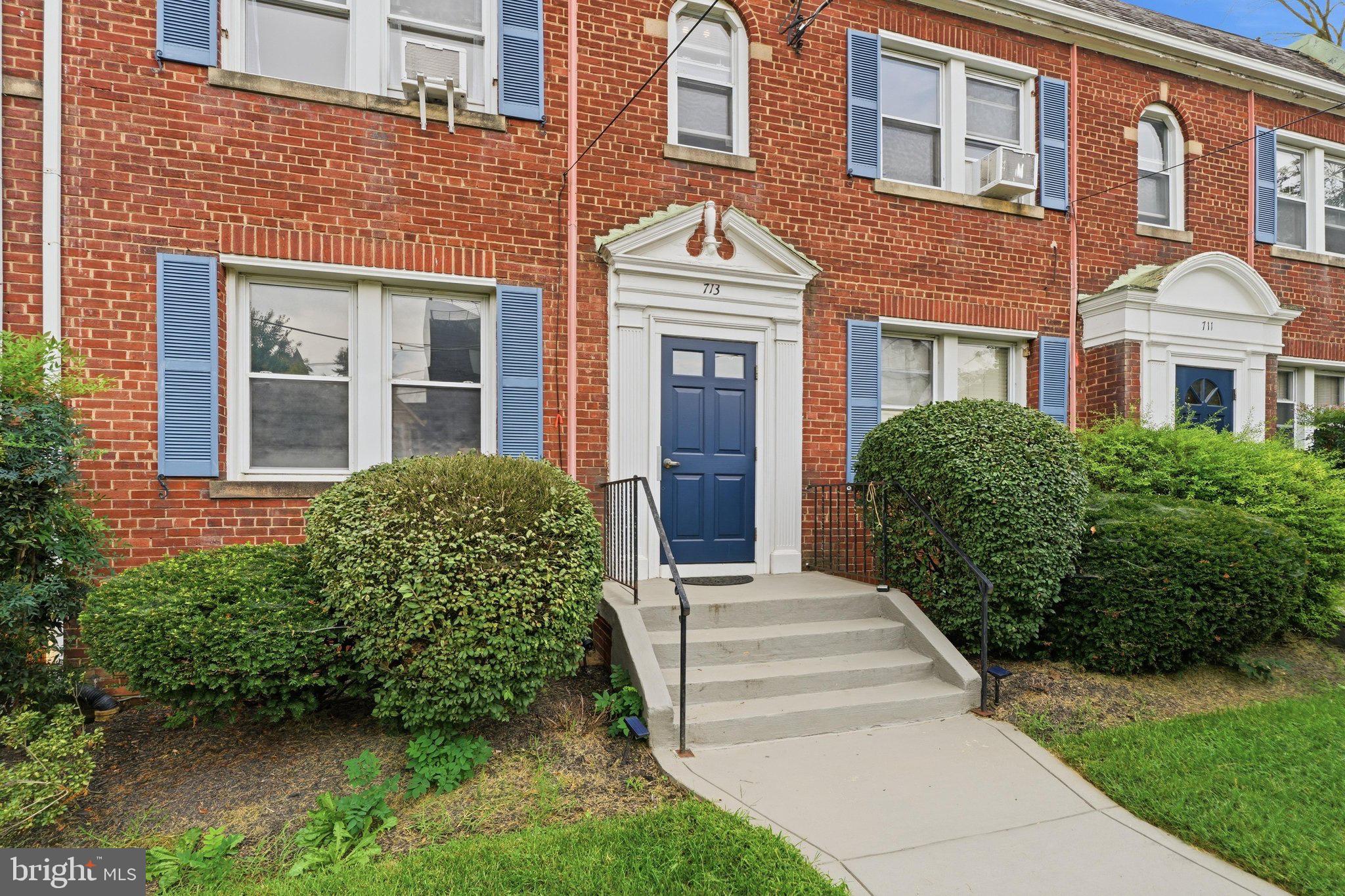 713 HAMLIN STREET NE 3