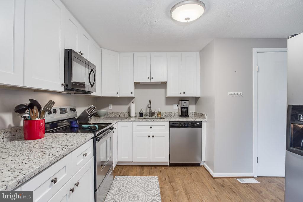 HALLFIELD MANOR - Residential