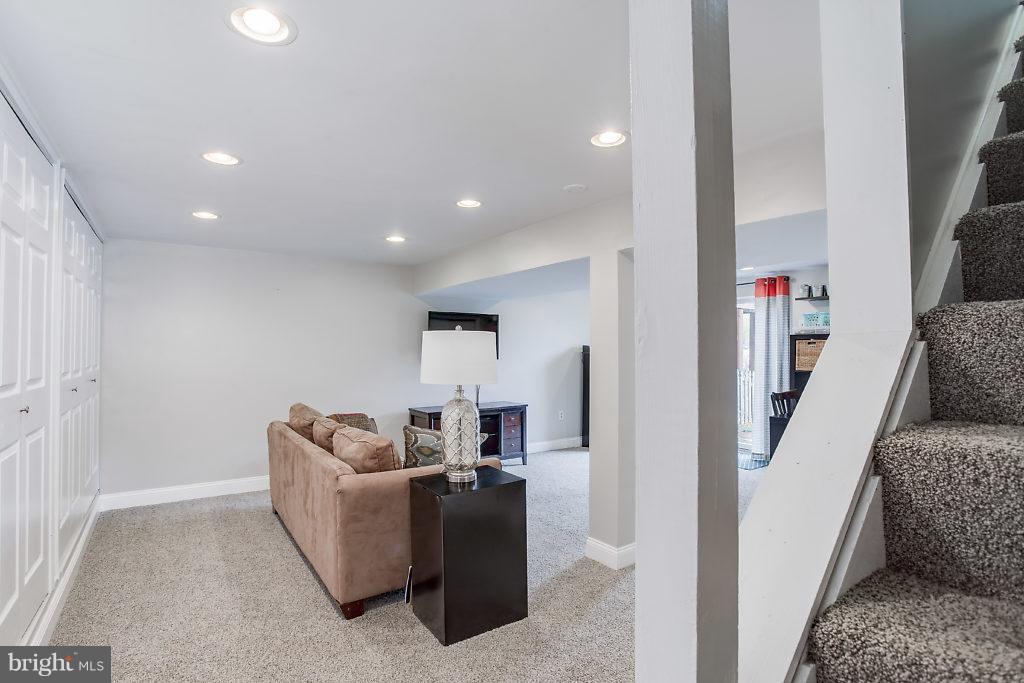 HALLFIELD MANOR - Residential