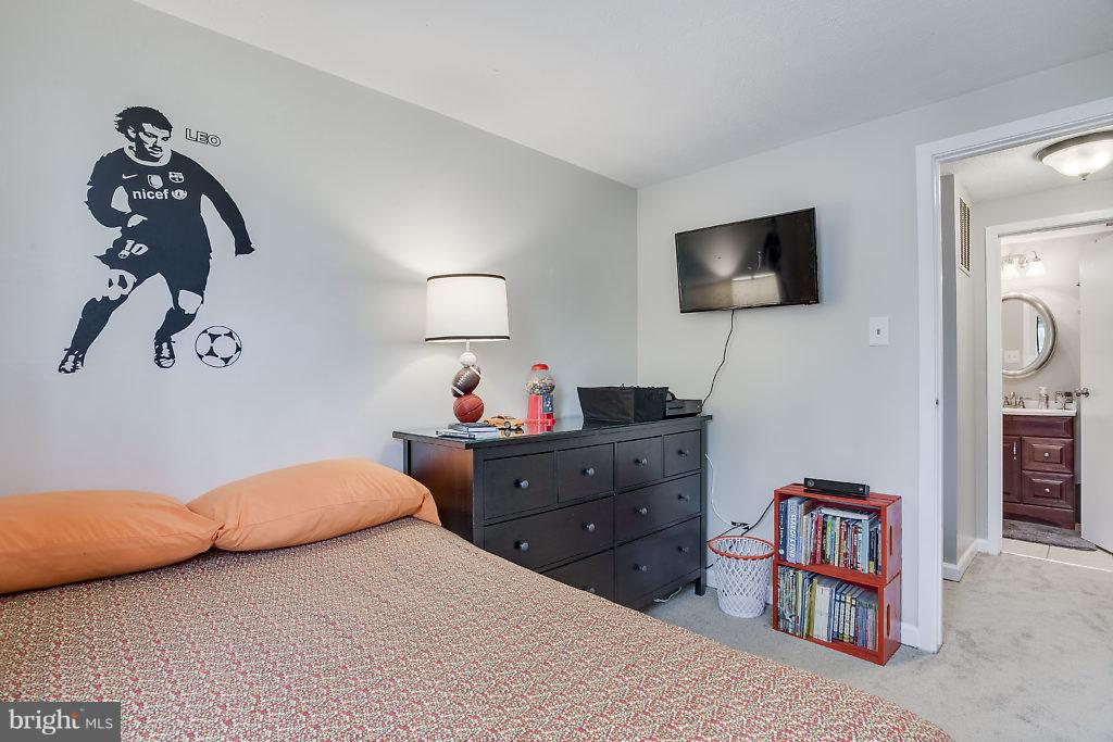 HALLFIELD MANOR - Residential