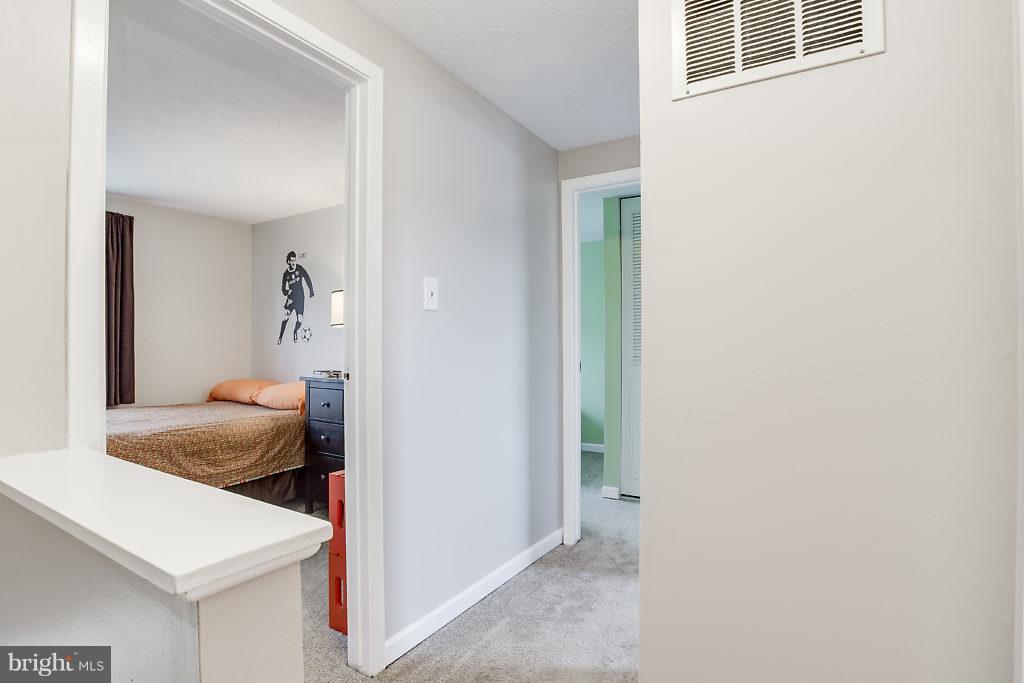 HALLFIELD MANOR - Residential