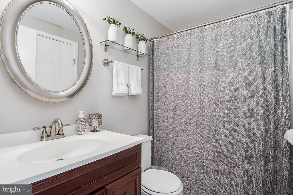 HALLFIELD MANOR - Residential