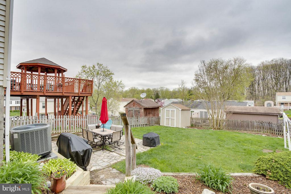 HALLFIELD MANOR - Residential