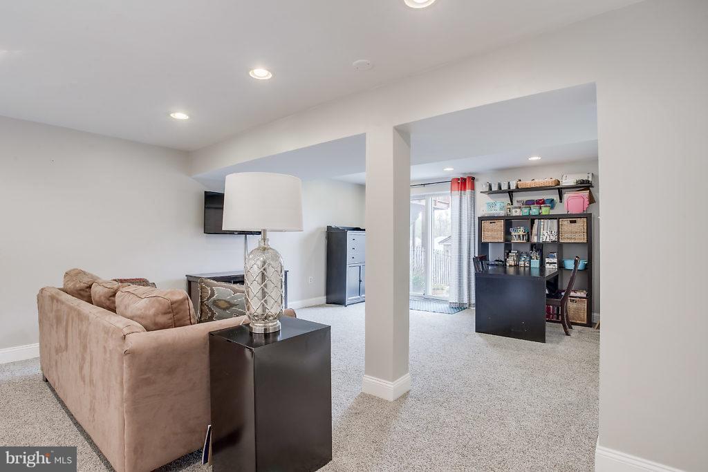 HALLFIELD MANOR - Residential