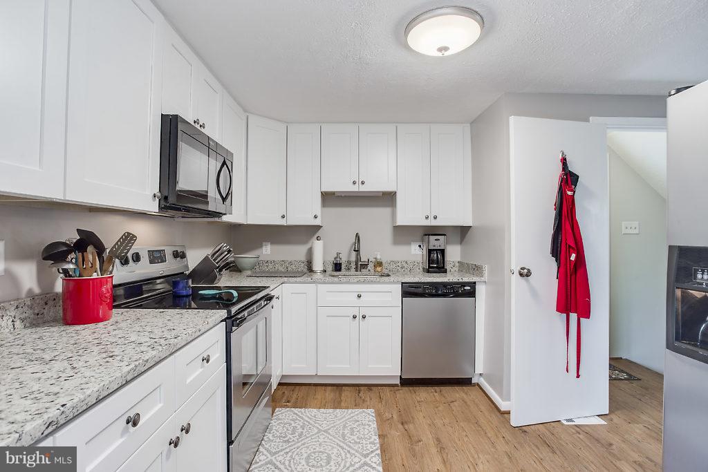 HALLFIELD MANOR - Residential