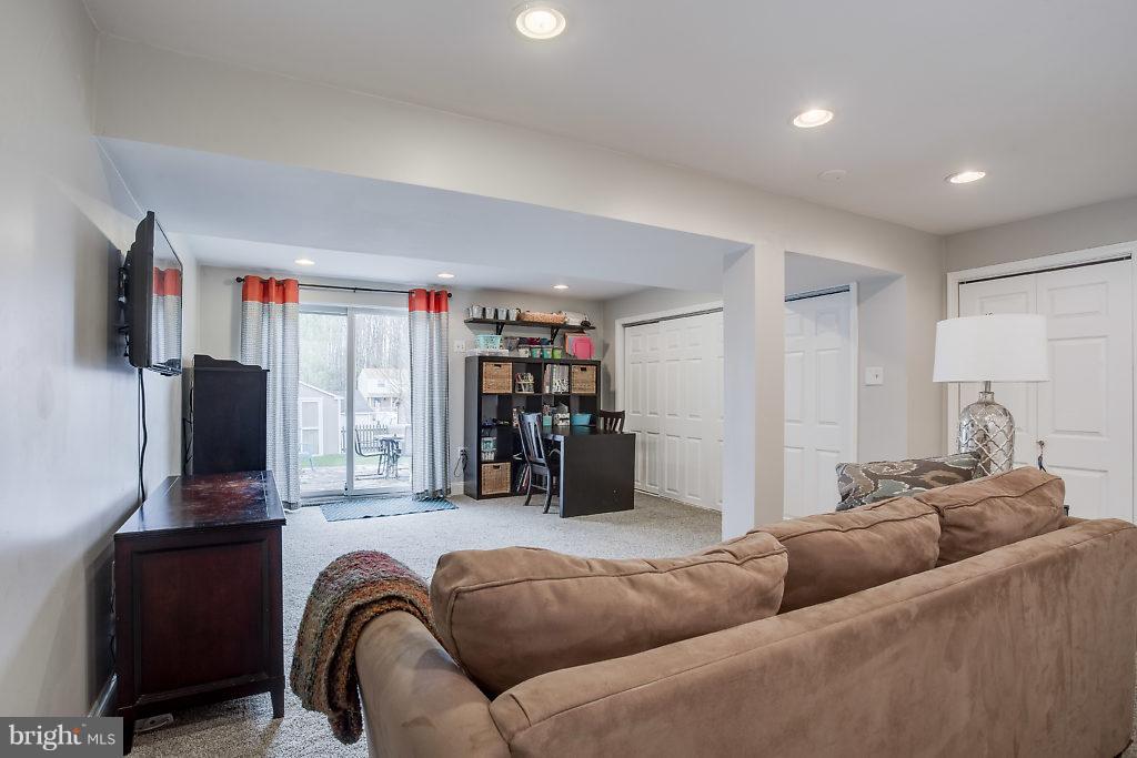 HALLFIELD MANOR - Residential