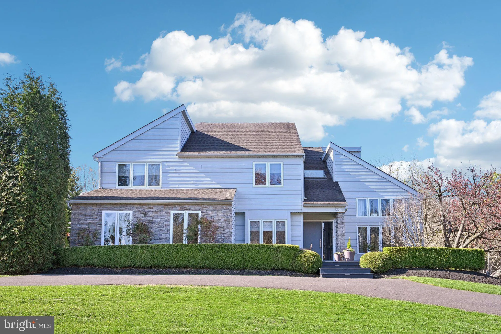 Dresher, Pennsylvania 19025, United States, 4 Bedrooms Bedrooms, ,3 BathroomsBathrooms,Residential,Contingent,112543