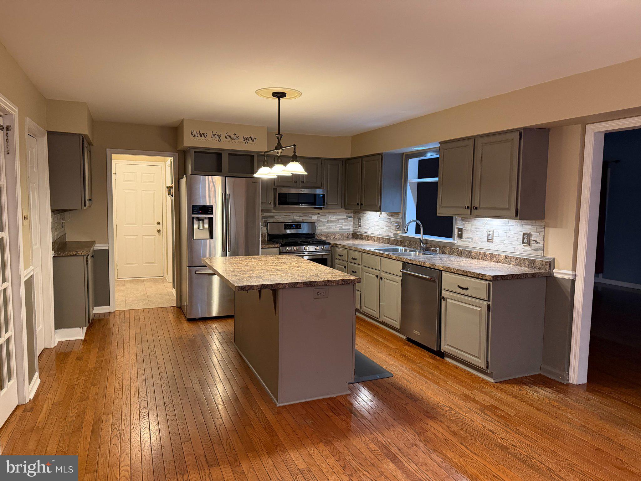 119 CONSTITUTION AVENUE