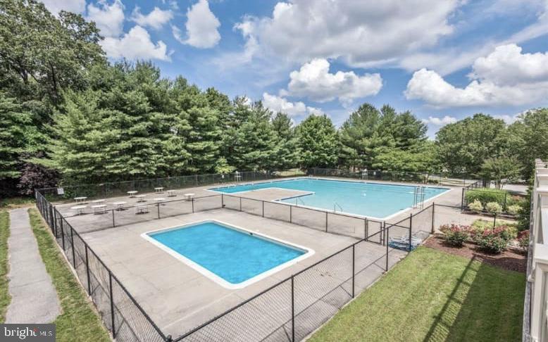 SEVEN OAKS - Residential