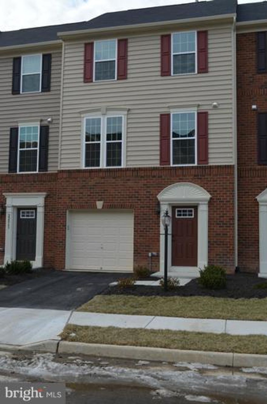 Like new TH in immaculate condition.4 BR 3.5BA,1 car garage. Country kitchen with center island, s/s appliances, gas cooking, built in microwave, granite counter tops, hardwood floors in kitchen, family room and breakfast area. Nice deck off kitchen, Lux MBA, walk in closets. Fully finished lower level, with full BA.  PETS ON CASE BY CASE. Pls excuse boxes and stuff on floor as tenant is packing