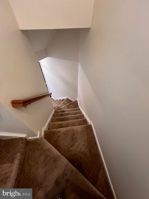 COUNTY GREEN - Residential Lease