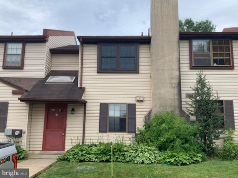 954 BROWNING PLACE WARMINSTER PA 18974