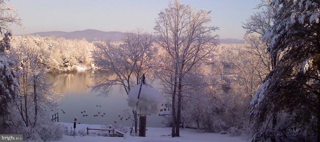 TWIN LAKES - Residential