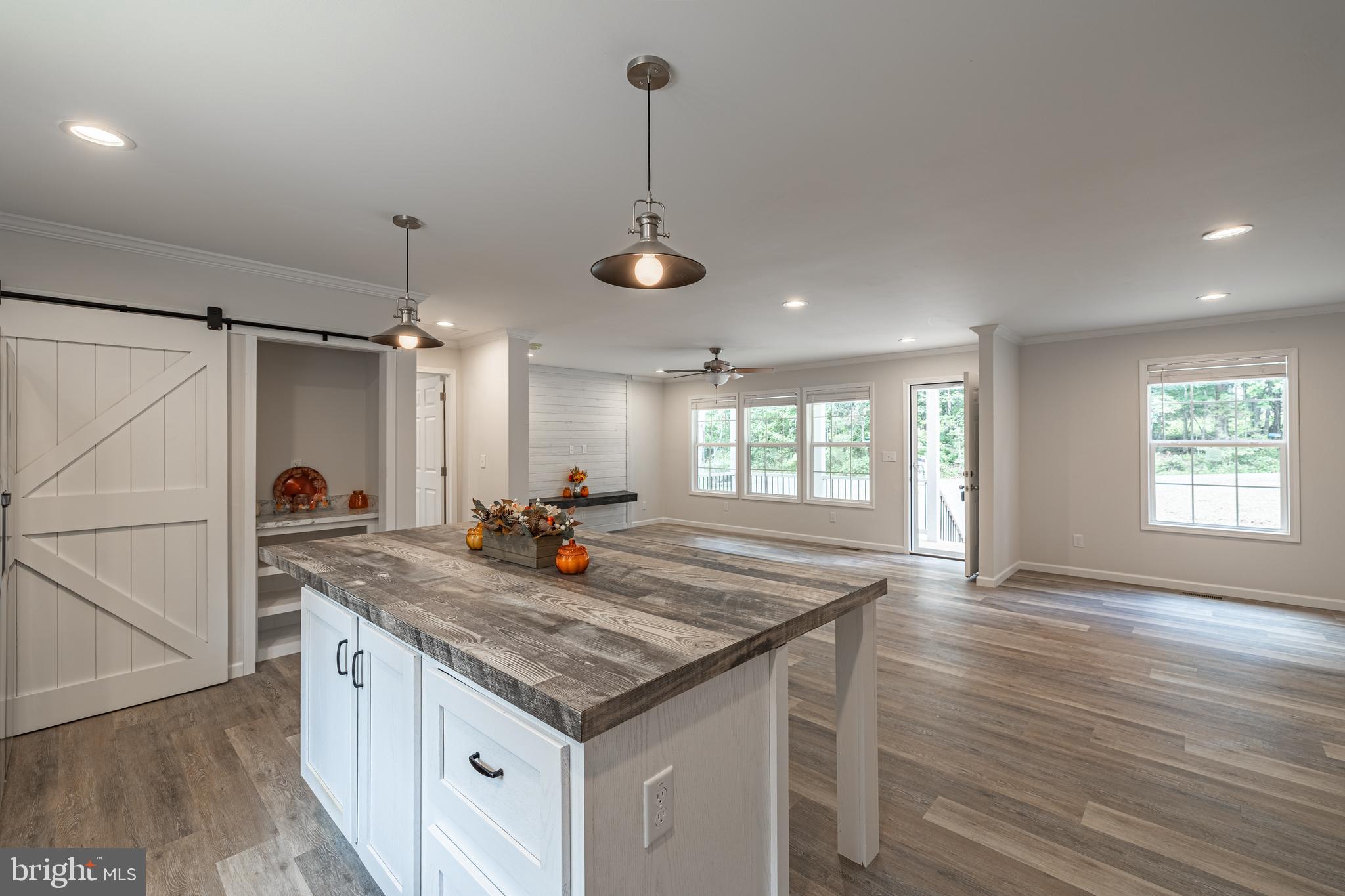 TWIN LAKES - Residential