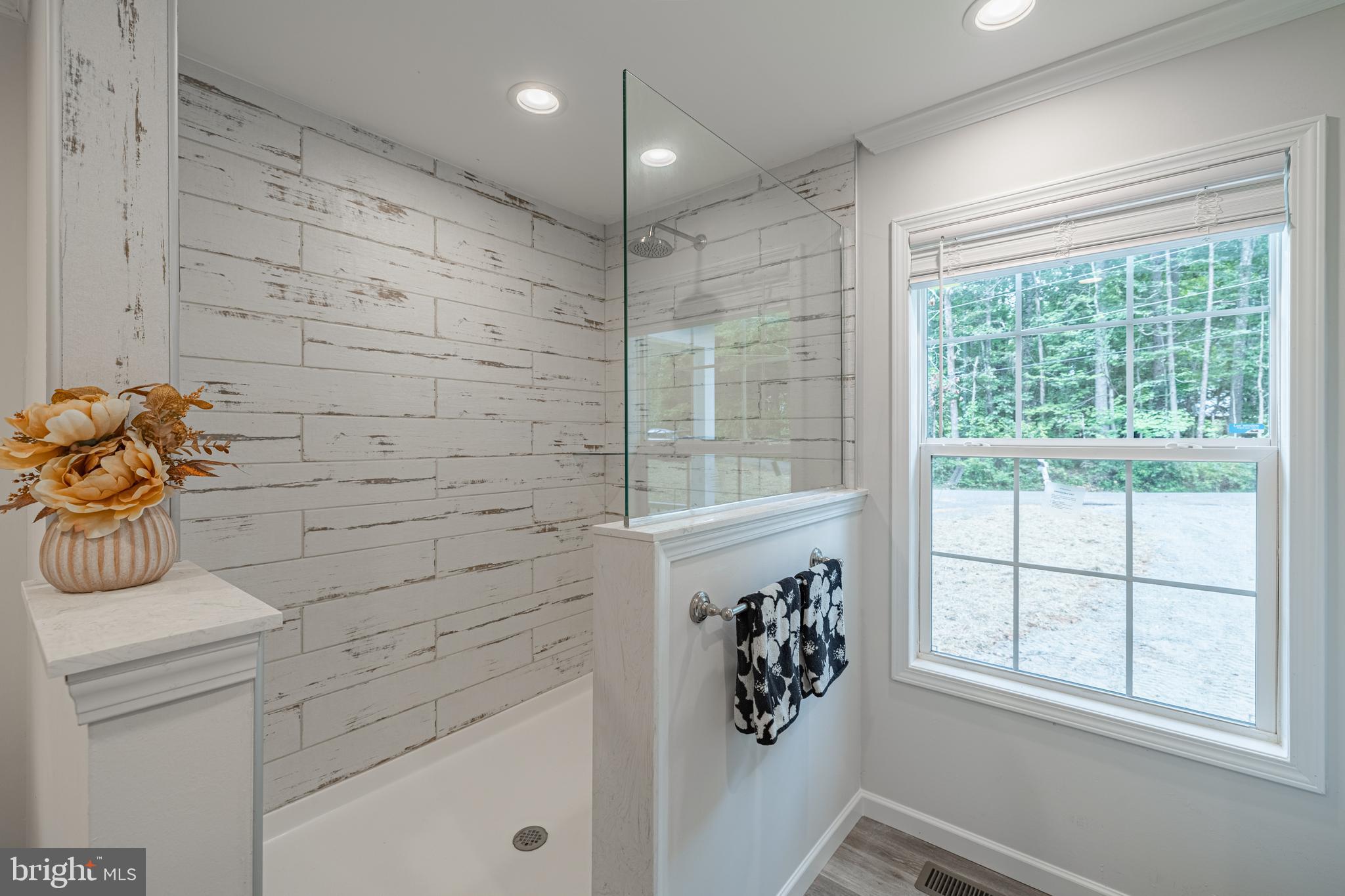 TWIN LAKES - Residential