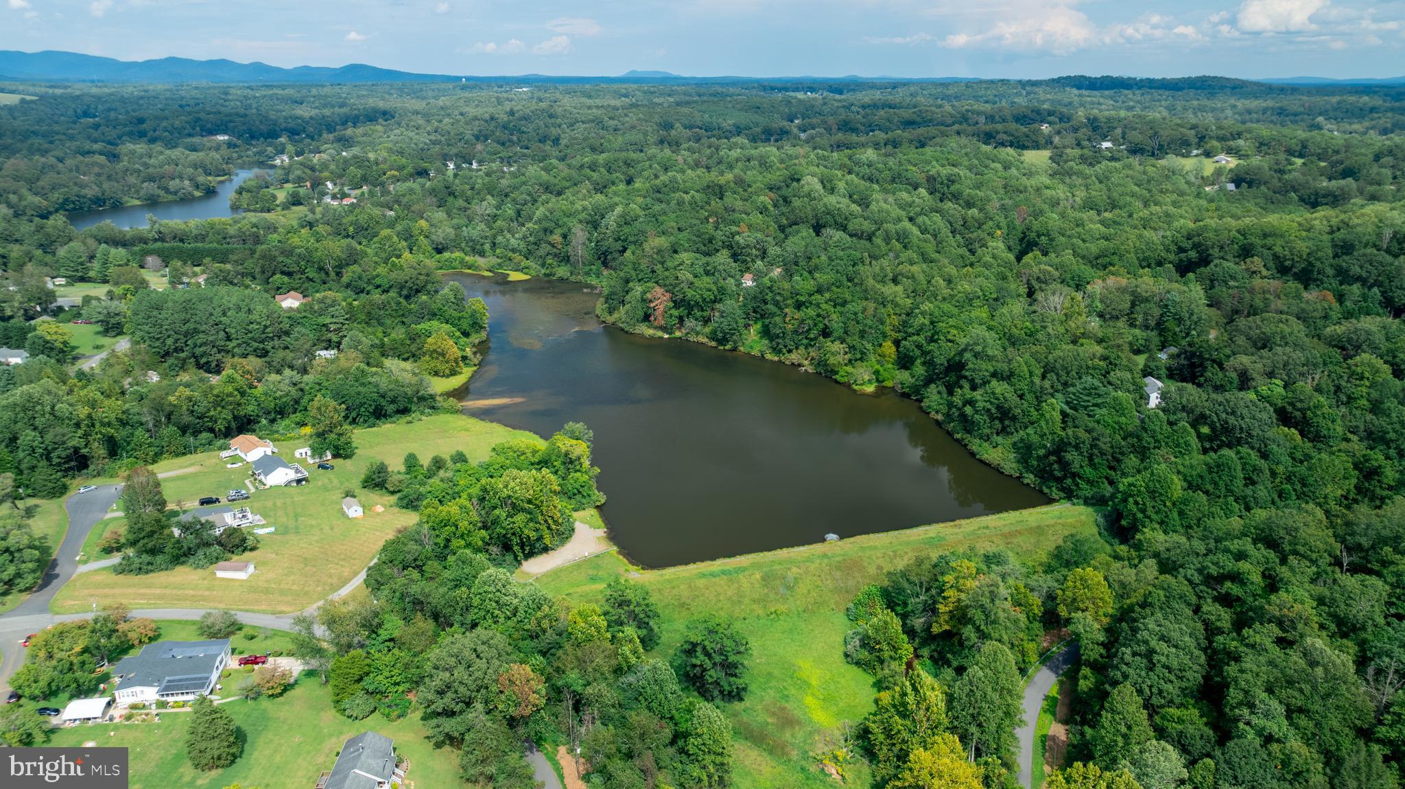 TWIN LAKES - Residential