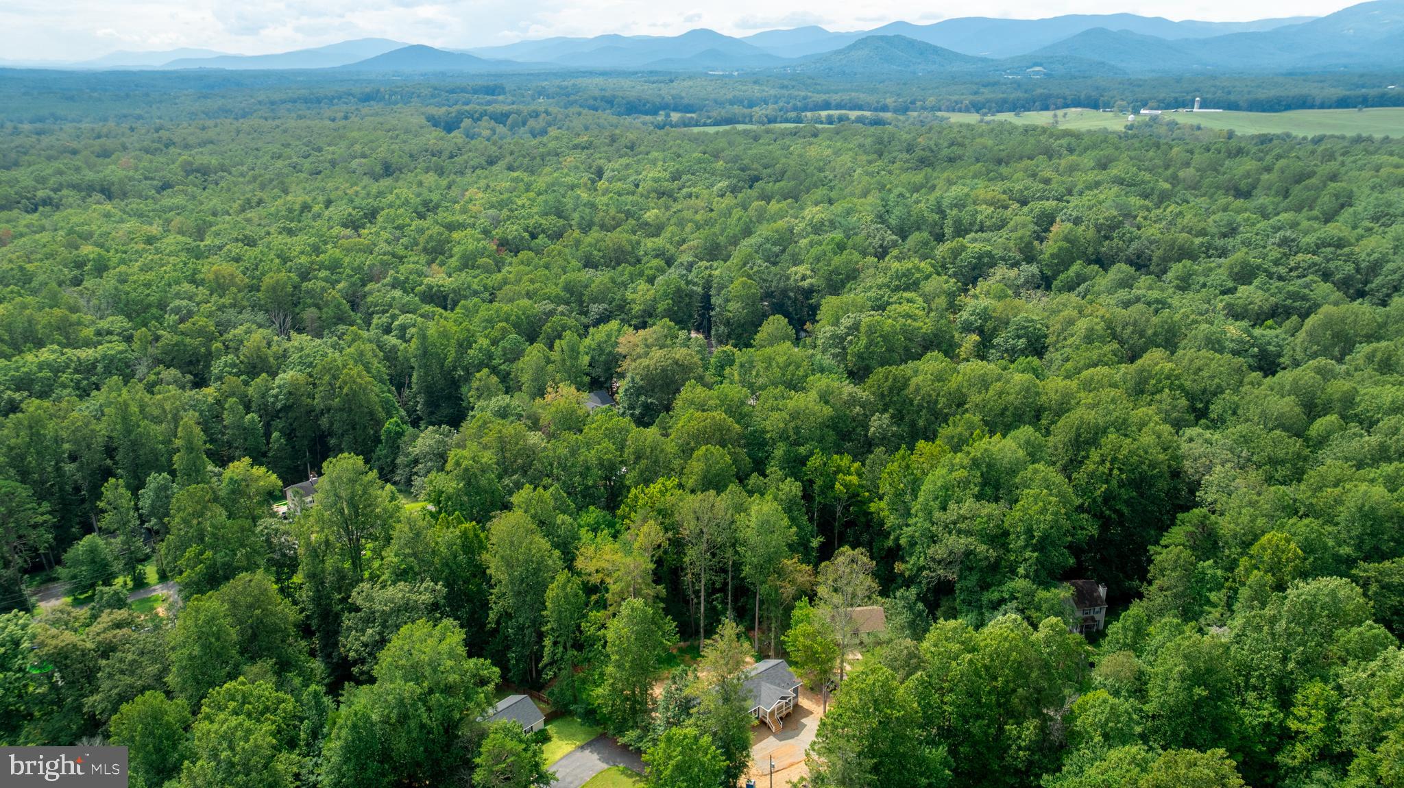 TWIN LAKES - Residential