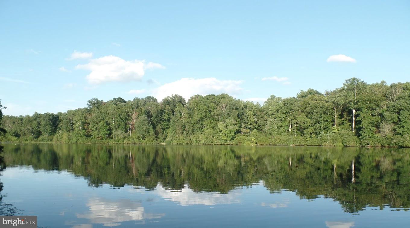 TWIN LAKES - Residential