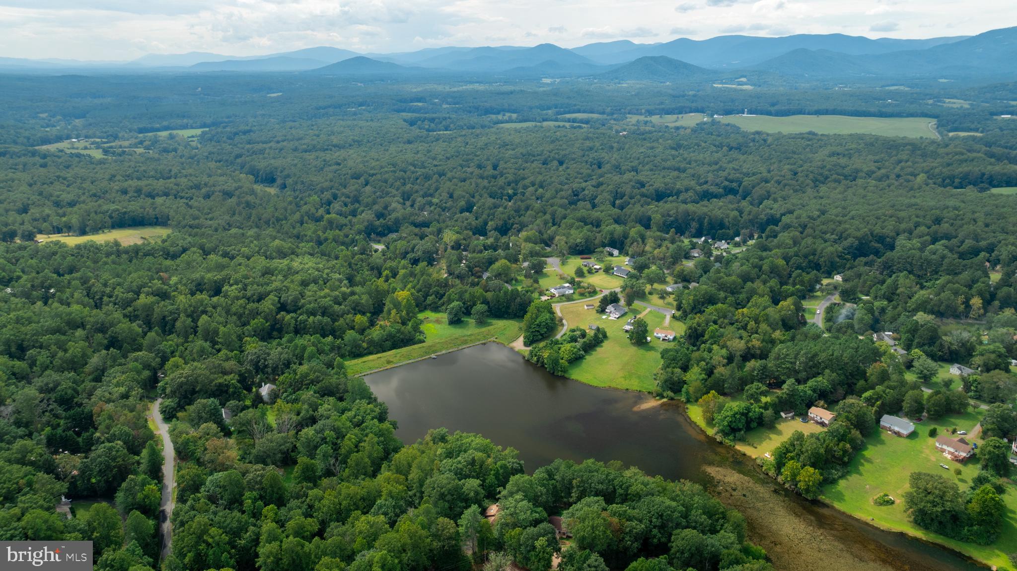 TWIN LAKES - Residential