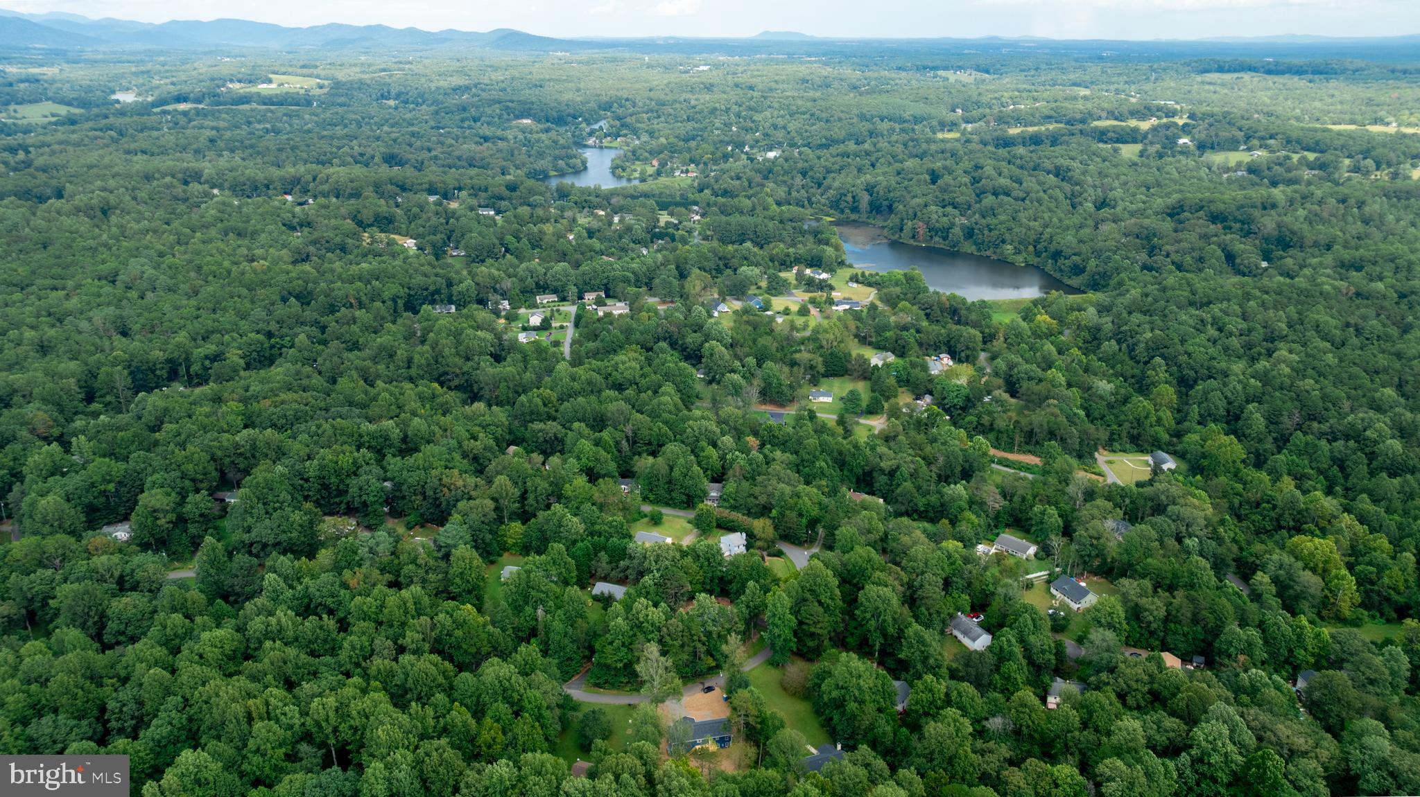 TWIN LAKES - Residential