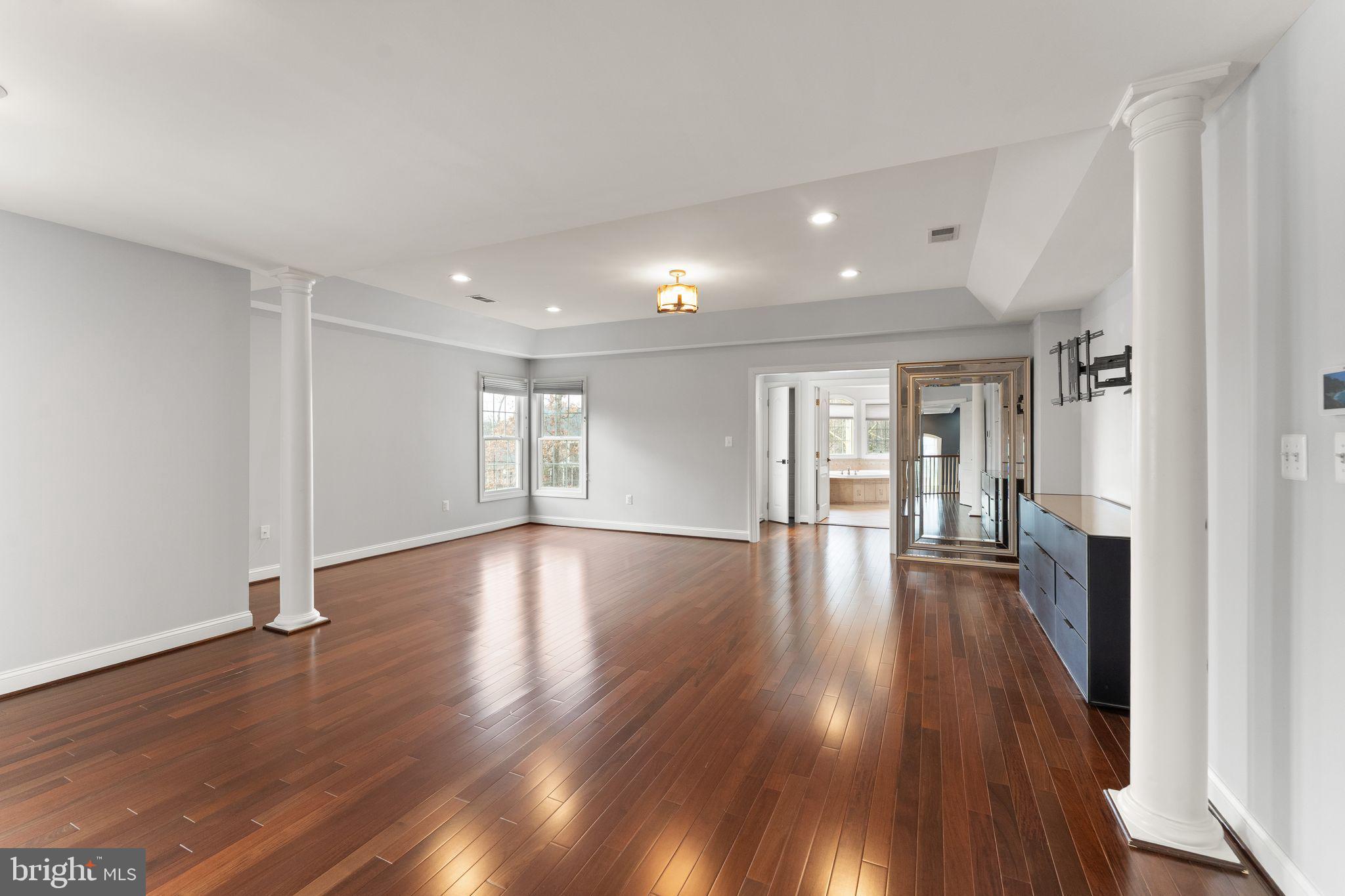 POLAND - Residential