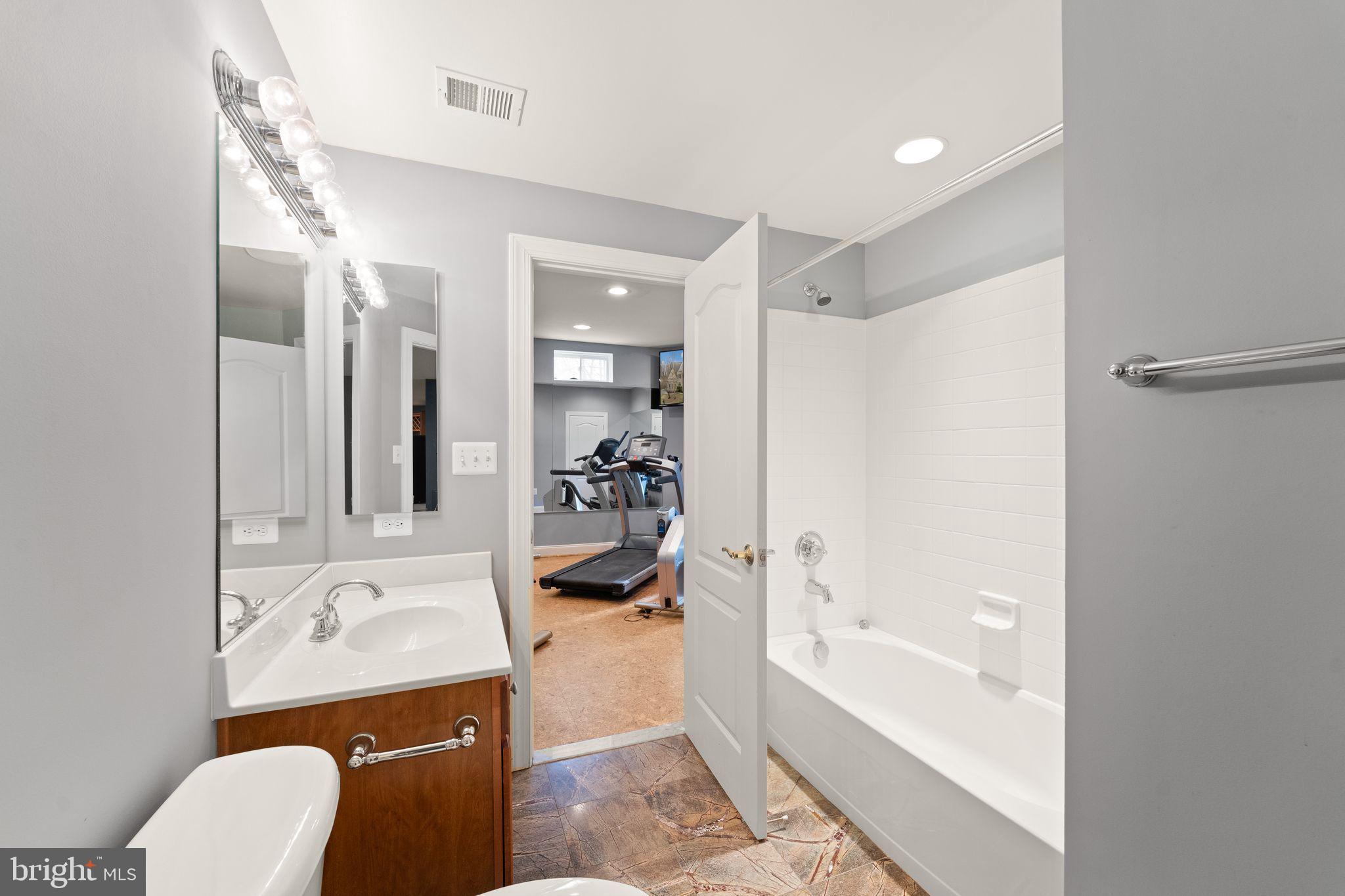 POLAND - Residential