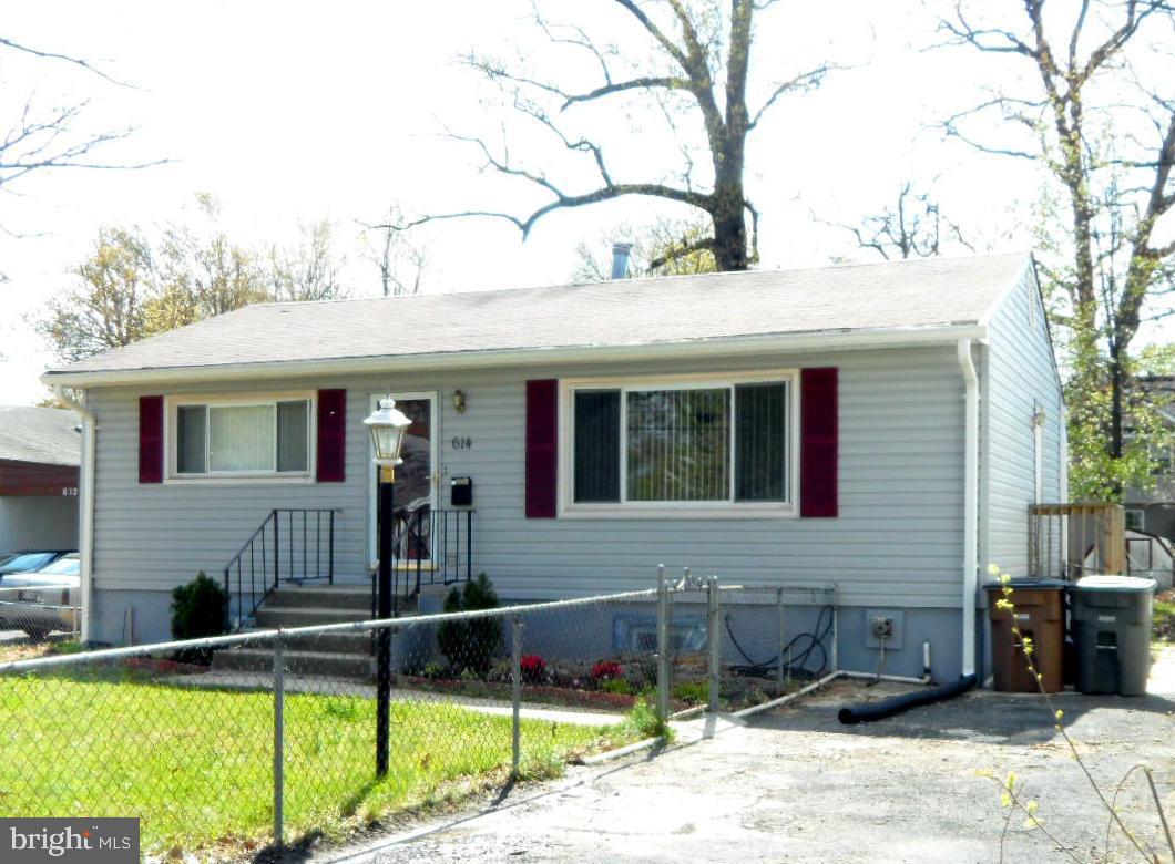 LINCOLN PARK - Residential Lease