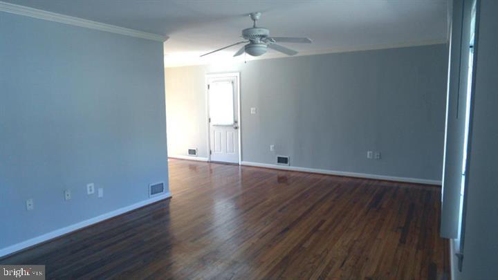 LINCOLN PARK - Residential Lease