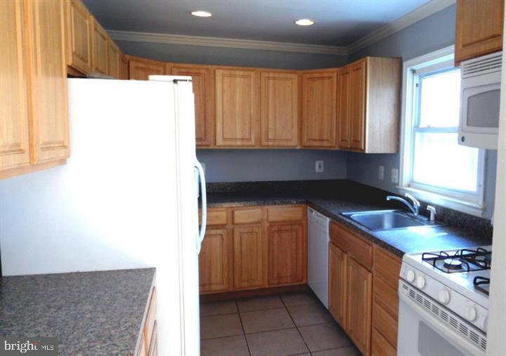 LINCOLN PARK - Residential Lease