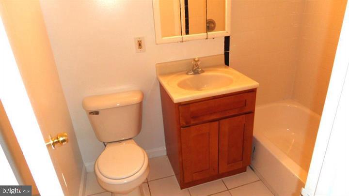 LINCOLN PARK - Residential Lease