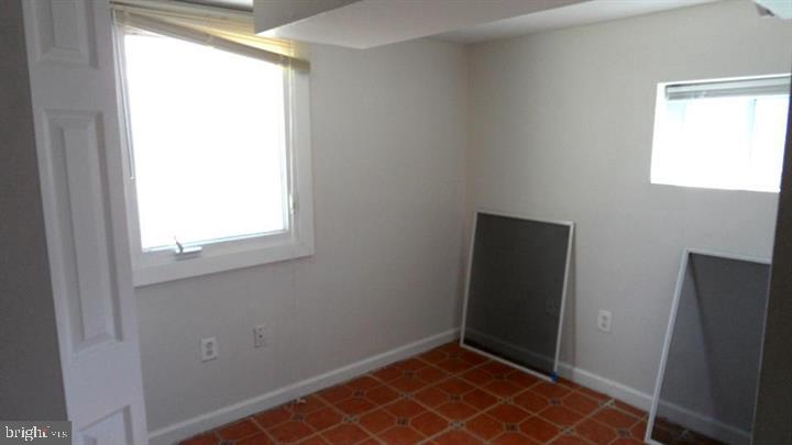 LINCOLN PARK - Residential Lease