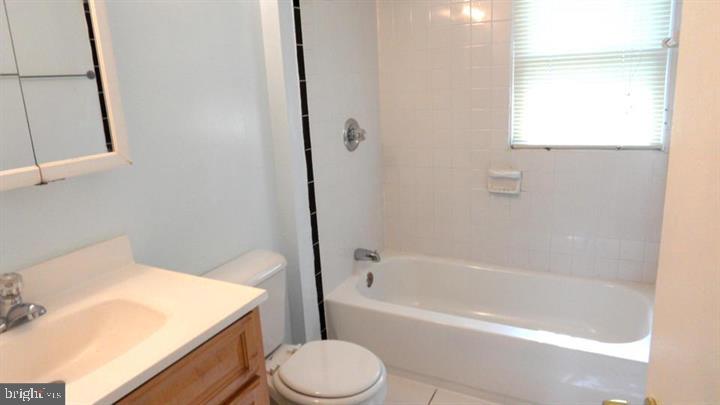 LINCOLN PARK - Residential Lease